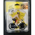 Cycliste du Tour de France 2022 - Echelle 1/18 - Maillot Jaune LCL